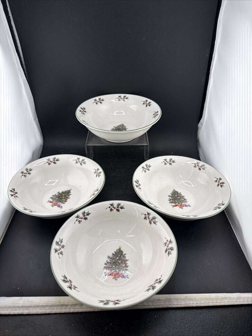NEW Gibson Designs Noel Morning Christmas Tree Soup Cereal Bowls Set of 4